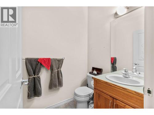 4520 Gallaghers Lookout Unit# 2, Kelowna, BC - Indoor Photo Showing Bathroom