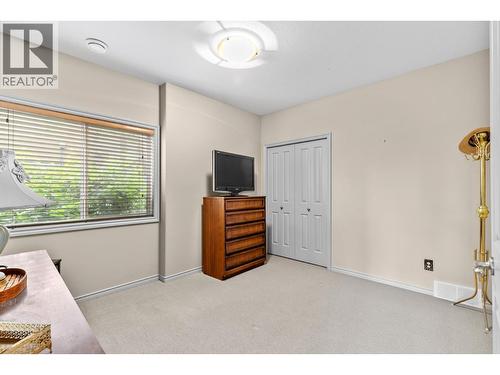 4520 Gallaghers Lookout Unit# 2, Kelowna, BC - Indoor Photo Showing Bedroom