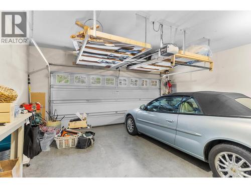 4520 Gallaghers Lookout Unit# 2, Kelowna, BC - Indoor Photo Showing Garage