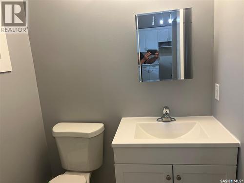 133 Halifax Street N, Regina, SK - Indoor Photo Showing Bathroom