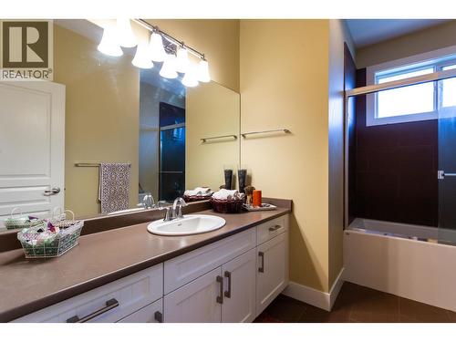 833 Mccurdy Road E, Kelowna, BC - Indoor Photo Showing Bathroom