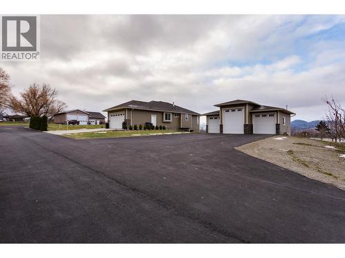833 Mccurdy Road E, Kelowna, BC - Outdoor