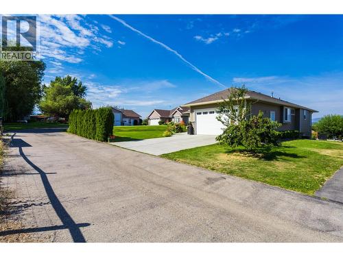833 Mccurdy Road E, Kelowna, BC - Outdoor