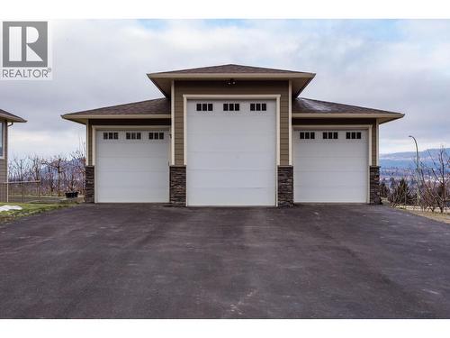 833 Mccurdy Road E, Kelowna, BC - Outdoor