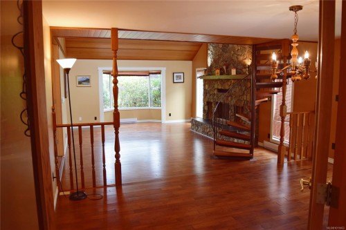 1568 Eric Rd, Saanich, BC 