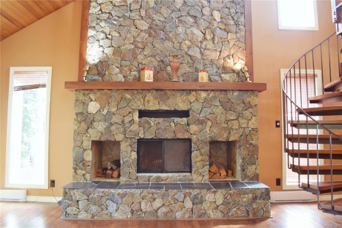 1568 Eric Rd, Saanich, BC 