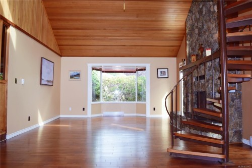 1568 Eric Rd, Saanich, BC 