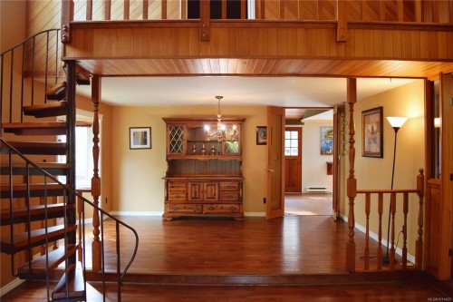 1568 Eric Rd, Saanich, BC 