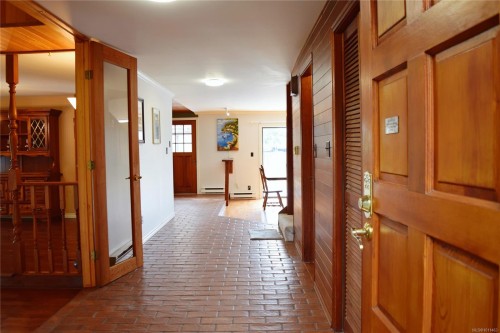 1568 Eric Rd, Saanich, BC 