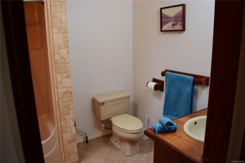 1568 Eric Rd, Saanich, BC 