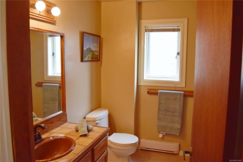 1568 Eric Rd, Saanich, BC 