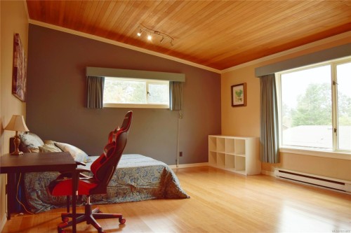 1568 Eric Rd, Saanich, BC 