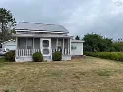 607 Highway 2  Lower Five Islands, NS B0M 1N0