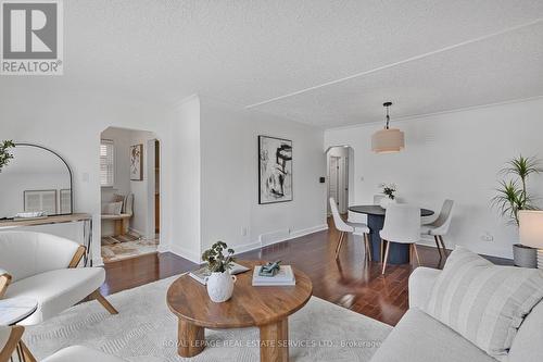 2143 Mountainside Drive, Burlington, ON - Indoor Photo Showing Living Room