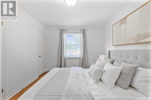 2143 Mountainside Drive, Burlington, ON - Indoor Photo Showing Bedroom