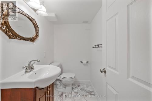 2143 Mountainside Drive, Burlington, ON - Indoor Photo Showing Bathroom