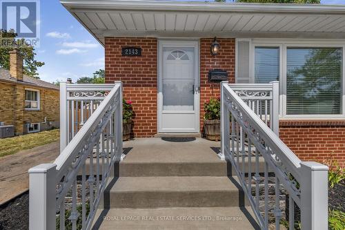 2143 Mountainside Drive, Burlington, ON - Outdoor With Exterior