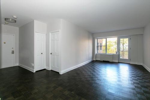 Living room - 806-1745 Av. Cedar, Montréal (Ville-Marie), QC - Indoor Photo Showing Other Room