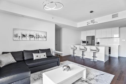 Overall view - 305-360 Rue Atateken, Montréal (Ville-Marie), QC - Indoor Photo Showing Living Room