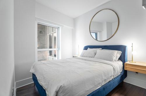 Primary bedroom - 305-360 Rue Atateken, Montréal (Ville-Marie), QC - Indoor Photo Showing Bedroom