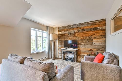 Salon - 301-50 Ch. Masson, Sainte-Marguerite-Du-Lac-Masson, QC - Indoor Photo Showing Living Room With Fireplace