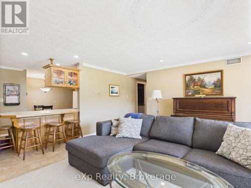 202 - 85 William Street N, Brockton, ON - Indoor Photo Showing Living Room
