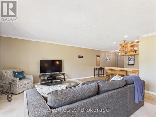 202 - 85 William Street N, Brockton, ON - Indoor Photo Showing Living Room