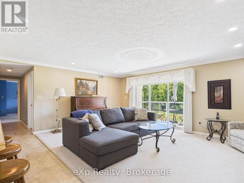 202 - 85 William Street N, Brockton, ON - Indoor Photo Showing Living Room