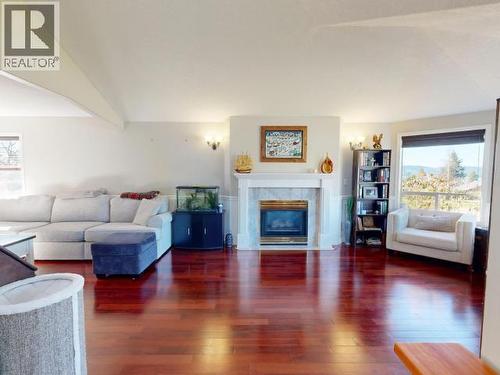 3396 Cariboo Ave, Powell River, BC - Indoor Photo Showing Living Room With Fireplace
