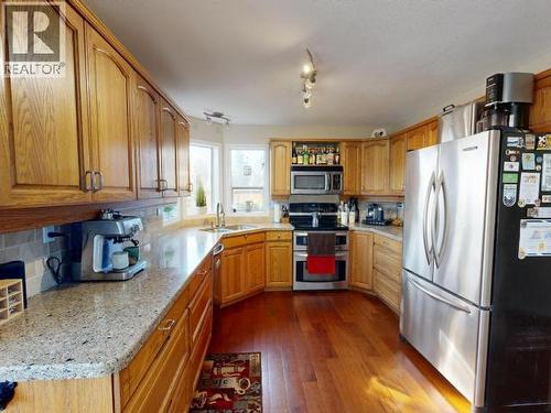 3396 Cariboo Ave, Powell River, BC - Indoor Photo Showing Kitchen