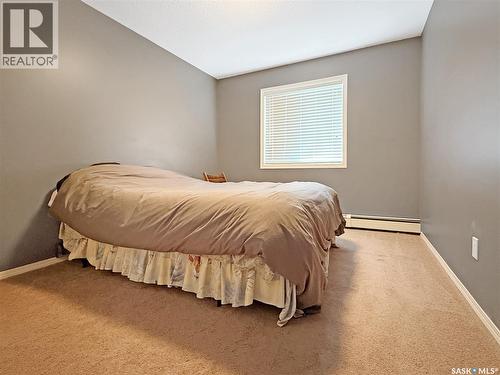 214 825 Gladstone Street E, Swift Current, SK - Indoor Photo Showing Bedroom