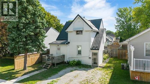 404 RUSSELL STREET  Sarnia, ON N7T 3M7