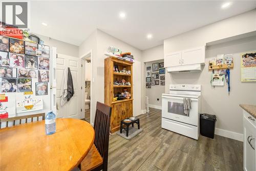 404 Russell Street, Sarnia, ON - Indoor Photo Showing Kitchen