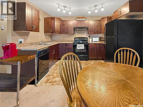 114 825 Gladstone Street E, Swift Current, SK - Indoor Photo Showing Kitchen
