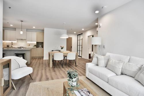 Vue d'ensemble - 102-2100 Rue Benoit, Saint-Bruno-De-Montarville, QC - Indoor Photo Showing Living Room