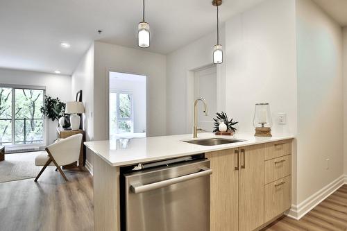 Dinette - 102-2100 Rue Benoit, Saint-Bruno-De-Montarville, QC - Indoor Photo Showing Kitchen