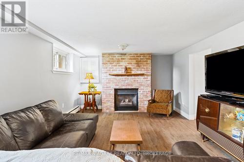 594 Doans Ridge Road, Welland (Cooks Mills), ON - Indoor Photo Showing Living Room With Fireplace