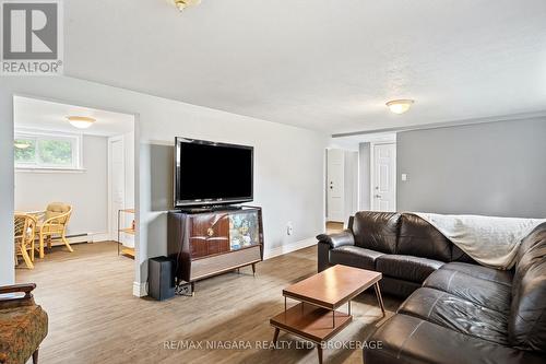 594 Doans Ridge Road, Welland (Cooks Mills), ON - Indoor Photo Showing Living Room