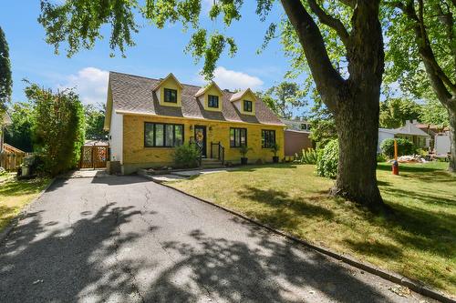 31 Av. de Médoc  Candiac, QC J5R 4V8
