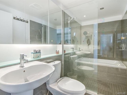 Bathroom - 1747-1414 Rue Chomedey, Montréal (Ville-Marie), QC - Indoor Photo Showing Bathroom