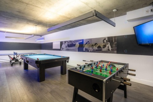 Game Room - 1747-1414 Rue Chomedey, Montréal (Ville-Marie), QC - Indoor Photo Showing Other Room