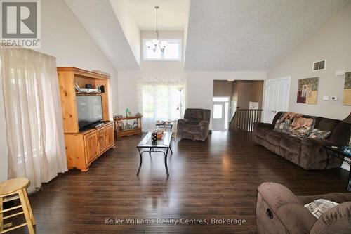 275 South Street E, West Grey, ON - Indoor Photo Showing Living Room