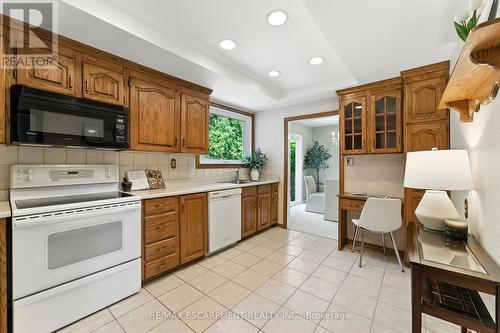 51 Pleasant Avenue, Hamilton, ON - Indoor Photo Showing Kitchen