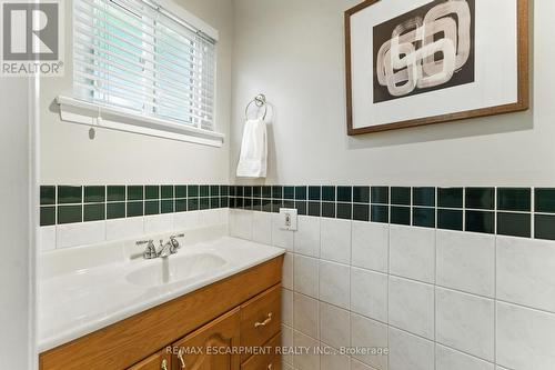 51 Pleasant Avenue, Hamilton, ON - Indoor Photo Showing Bathroom