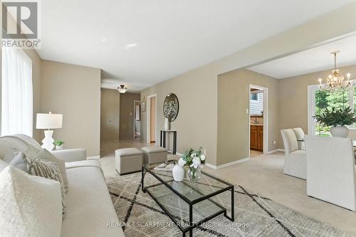51 Pleasant Avenue, Hamilton, ON - Indoor Photo Showing Living Room