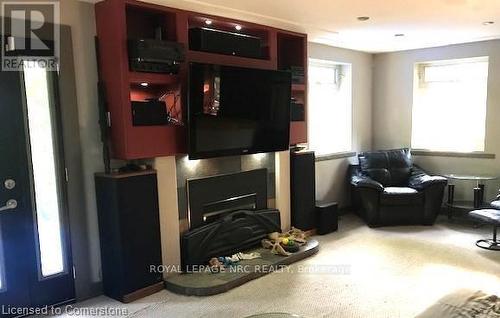 165 Ridge Road E, Grimsby (Grimsby Escarpment), ON - Indoor With Fireplace