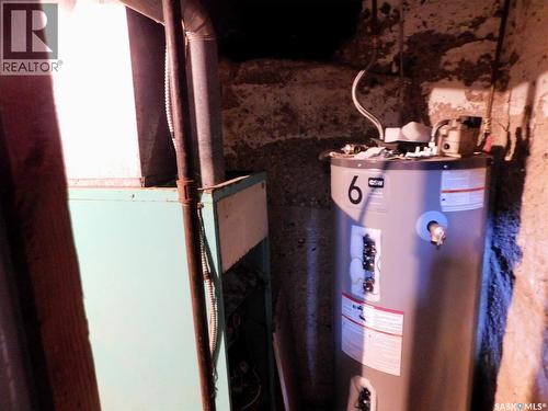 410 6Th Avenue E, Assiniboia, SK - Indoor