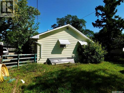 410 6Th Avenue E, Assiniboia, SK - Outdoor