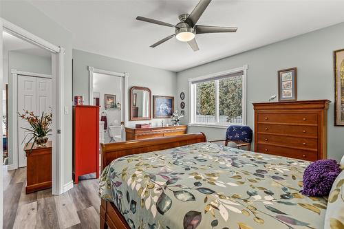 C-515 20Th Avenue, Creston, BC - Indoor Photo Showing Bedroom