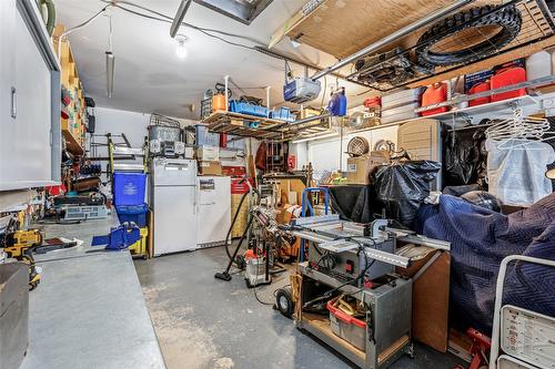 C-515 20Th Avenue, Creston, BC - Indoor Photo Showing Garage